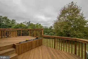 5706 Lofthill Ct, Alexandria, VA 22303 - Photo 4