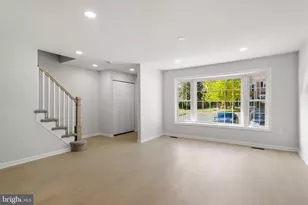 9521 Cherry Oak Ct, Burke, VA 22015 - Photo 4