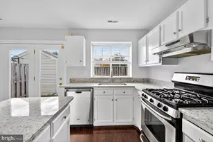 6539 Old Carriage Ln, Alexandria, VA 22315 - Photo 10