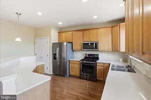 4604 Carisbrooke Ln, Fairfax, VA 22030 - Photo 8