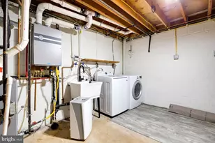 9513 Burdett Rd, Burke, VA 22015 - Photo 28