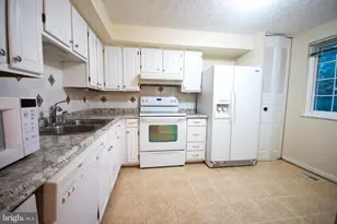 7993 Tyson Oaks Cir, Vienna, VA 22182 - Photo 6