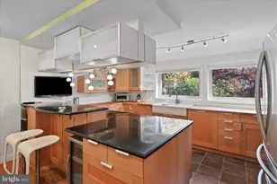 7914 Idylwood Rd, Dunn Loring, VA 22027 - Photo 10