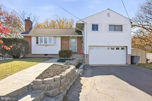 5808 Harvey Pl, Alexandria, VA 22303 - Photo 2