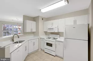 12855 Fair Briar Ln, Fairfax, VA 22033 - Photo 16