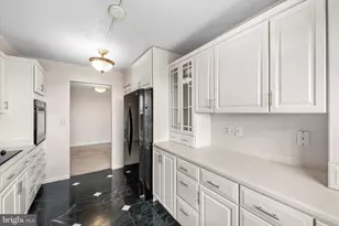 5902 Mt Eagle Dr, Alexandria, VA 22303 - Photo 10