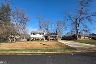 8140 Drayton Ln, Springfield, VA 22151 - Photo 2