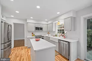 915 Welham Green Rd, Great Falls, VA 22066 - Photo 6