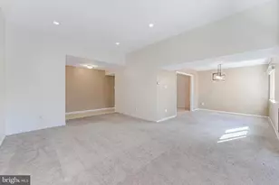 1623 Parkcrest Cir, Reston, VA 20190 - Photo 8