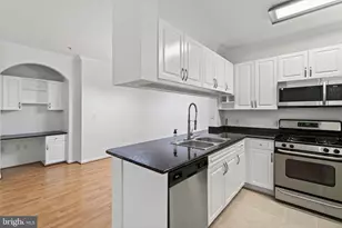 12148 Garden Grove Cir, Fairfax, VA 22030 - Photo 14