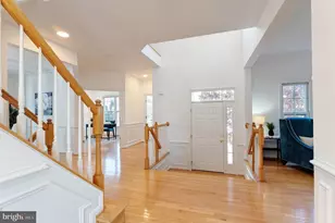 7204 Lyndam Hill Cir, Lorton, VA 22079 - Photo 4