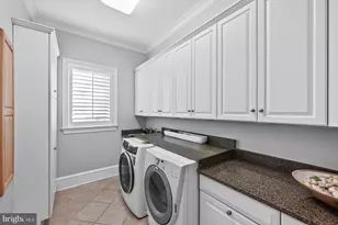 8305 Fox Haven Dr, McLean, VA 22102 - Photo 32