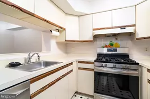 6035 Netherton St, Centreville, VA 20120 - Photo 18