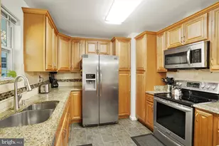 7215 Beverly Park Dr, Springfield, VA 22150 - Photo 12