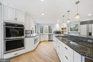 10701 Sycamore Springs Ln, Great Falls, VA 22066 - Photo 4