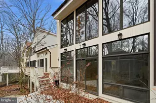 10701 Sycamore Springs Ln, Great Falls, VA 22066 - Photo 94