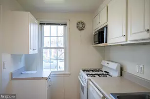 6612 Wakefield Dr E, Alexandria, VA 22307 - Photo 10