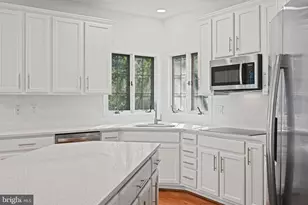 9927 Miles Stone Ct, Vienna, VA 22181 - Photo 4