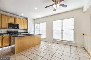 13083 Rose Petal Cir, Herndon, VA 20171 - Photo 2