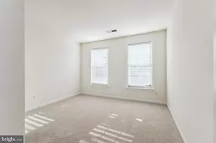 13083 Rose Petal Cir, Herndon, VA 20171 - Photo 16