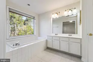 13083 Rose Petal Cir, Herndon, VA 20171 - Photo 14