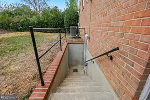 8728 Old Courthouse Rd, Vienna, VA 22182 - Photo 2