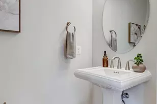 903 Hillcrest Dr SW, Vienna, VA 22180 - Photo 14