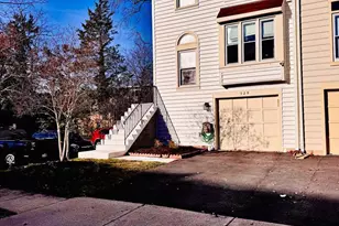 529 Dakota Dr, Herndon, VA 20170 - Photo 2