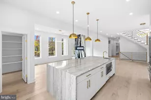 719 Meadow Ln SW, Vienna, VA 22180 - Photo 10