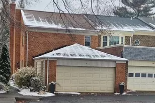 913 Moorefield Hill Grove SW, Vienna, VA 22180 - Photo 2