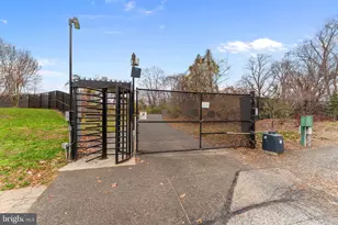 5901 Mt Eagle Dr, Alexandria, VA 22303 - Photo 24