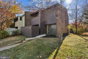 2015 Wethersfield Ct, Reston, VA 20191 - Photo 2