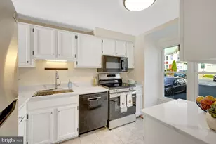 11200 Silentwood Ln, Reston, VA 20191 - Photo 8