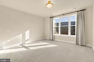 9555 Saintsbury Dr, Fairfax, VA 22031 - Photo 18