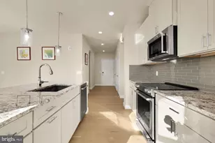 9555 Saintsbury Dr, Fairfax, VA 22031 - Photo 14