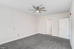 9523 Bastille St, Fairfax, VA 22031 - Photo 32
