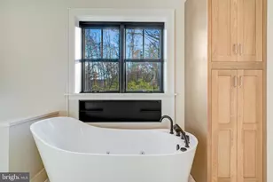 5921 Chesterbrook Rd, McLean, VA 22101 - Photo 38