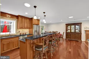 5300 Summit Dr, Fairfax, VA 22030 - Photo 8