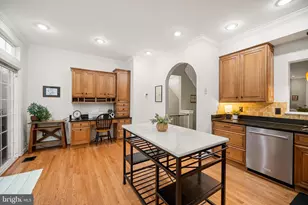 3721 Huntley Meadows Ln, Alexandria, VA 22306 - Photo 10