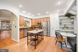 3721 Huntley Meadows Ln, Alexandria, VA 22306 - Photo 2