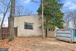 8906 Hooes Rd, Lorton, VA 22079 - Photo 10