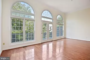 1614 Leeds Castle Dr, Vienna, VA 22182 - Photo 8