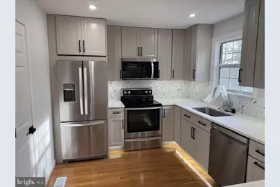 5623 Glenwood Mews Drive, Alexandria, VA 22315 - Photo 4