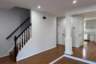 5623 Glenwood Mews Dr, Alexandria, VA 22315 - Photo 8