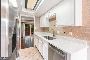 7432 Larne Ln, Lorton, VA 22079 - Photo 8