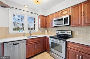 11146 Beaver Trail Ct, Reston, VA 20191 - Photo 6