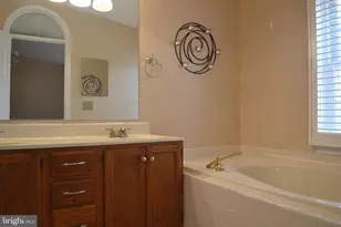 3947 Valley Ridge Dr, Fairfax, VA 22033 - Photo 12