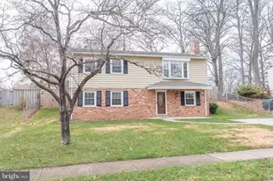 13715 Smallwood Ct, Chantilly, VA 20151 - Photo 2