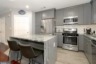 12901 Fair Briar Ln, Fairfax, VA 22033 - Photo 4