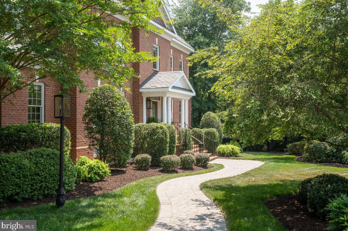 212 Kinloch Rd, Sabot, VA 23103